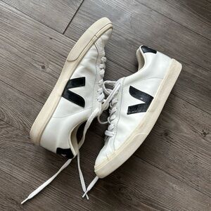 Women’s white and black Veja Sneakers, Size 8